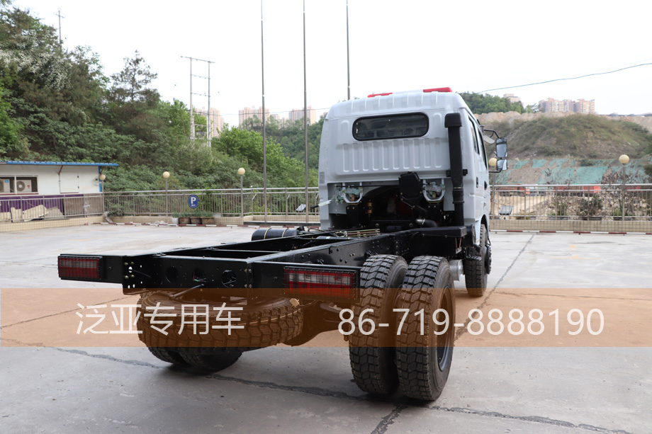 四驱越野车底盘,四驱越野卡车,东风大多利卡,四驱多利卡底盘,四驱底盘改装,四驱特种车底盘,4*4双排多利卡,东风多利卡图片,四驱轻卡底盘，4*4双排轻卡底盘