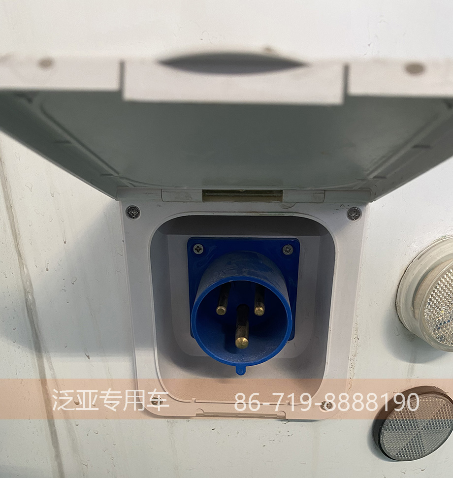 拖挂房车各种灯具、进水口
