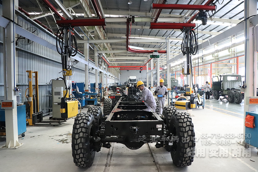 东风六驱,EQ2082,东风尖头,东风特种车,东风越野专用车,东风EQ240 ,东风6X6底盘,东风运兵车,东风军车,东风专用车.东风6x6军车,东风六驱军车