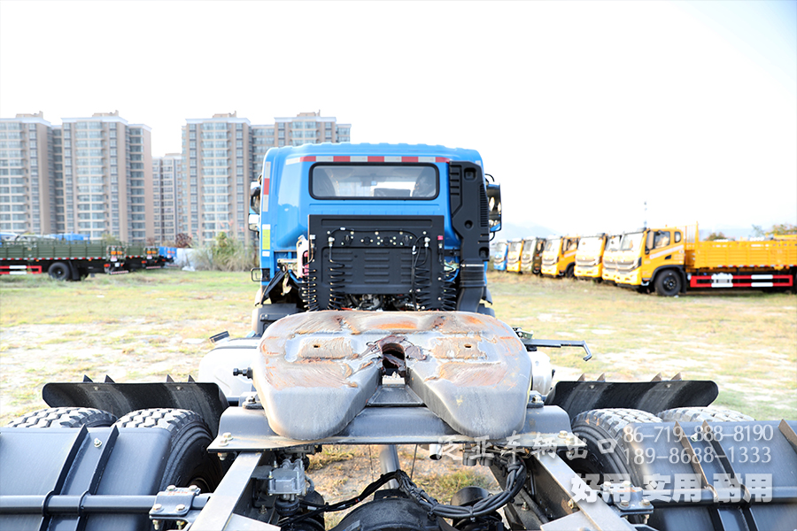 东风平头卡车底盘,东风教练车底盘,东风牵引车底盘,东风4X2教练车底盘,东风驾证考试车底盘,A2驾证考试车底盘,教练车,平头一排半底盘,DV3尊享版底盘