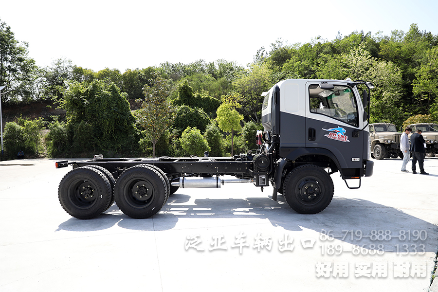 湖北越野专用车官网,湖北越野专用车有限公司官网,越野卡车定制,东风四驱六驱,东风军车改装,越野运兵车,森林消防车,四驱六驱越野车底盘,越野客车,越野卡车,专用车改装,工厂直销专用车、轻型越野卡车底盘、六驱卡车