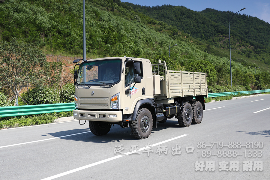 东风平头EQ2082六驱越野轻卡、190马力平头6X6柴油越野汽车