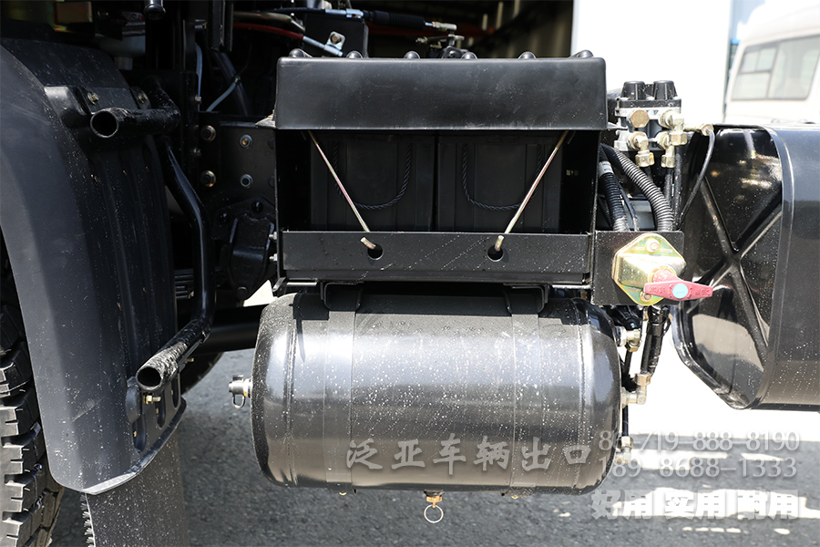 新款卡车底盘,六驱卡车,山猫越野车底盘,专用车改装,6*6出口型卡车,平头2082,后八轮越野车