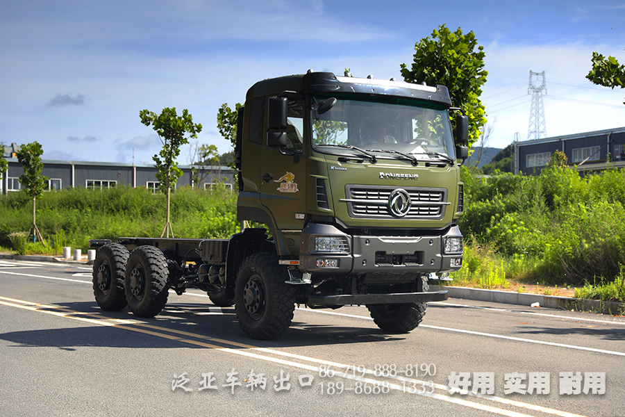 三桥卡车,重型卡车底盘,340马力底盘,长途货车底盘,驾乘感舒适,25吨专用车底盘,12.5-20人字花纹胎