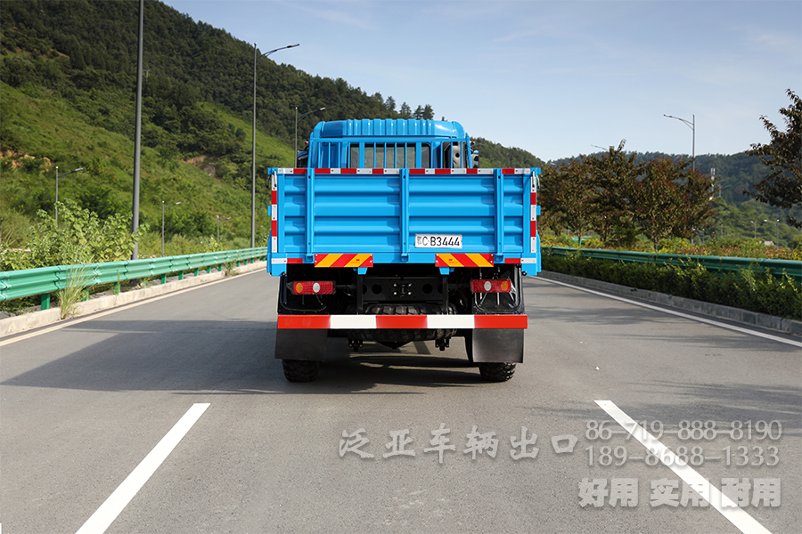 东风六驱，340马力卡车，六驱出口卡车，6*6货运卡车，长途货车，刹车降温水箱，6*6货运卡车