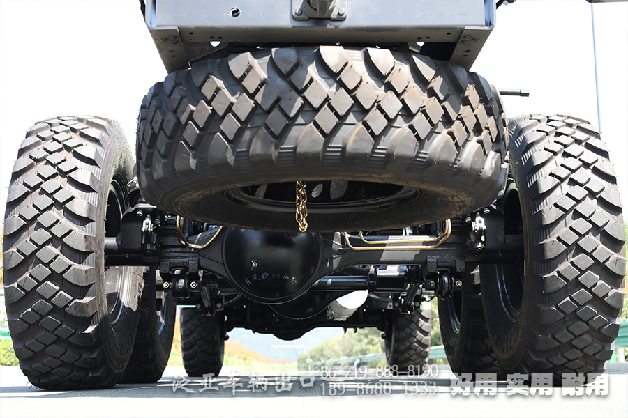 东风EQ2100底盘,东风6×6底盘,双玻璃EQ2100底盘,六驱越野底盘,6×6尖头底盘,EQ245底盘,运兵卡车,底盘出口,长头军车,190马力军车,军车专用改装
