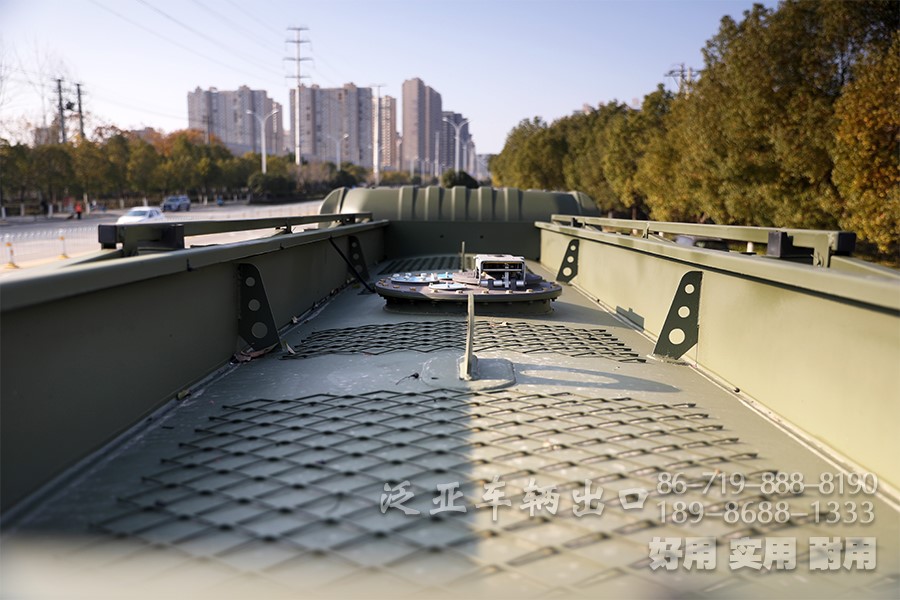 东风6x4、东风6x6、油罐车、加油车、罐式加油车、东风6x4越野油罐车、平头卧铺加油车