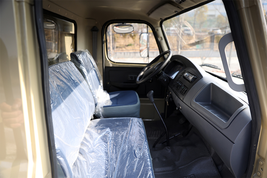 东风四驱，东风4x4，东风四驱尖头大玻璃越野卡车底盘，东风四驱底盘出口，东风底盘出口厂家