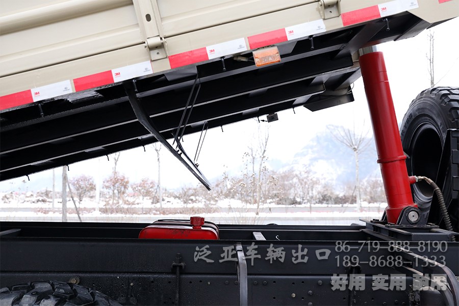 东风六驱。东风6x6，东风大马力越野卡车，天锦驾驶室卡车、210马力卡车