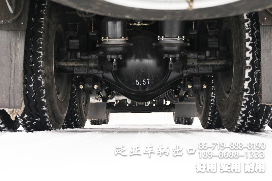 东风8x4仓栅车，东风平头一排半驾驶室，东风重型仓栅车，东风大承载力越野卡车，东风十二档变速卡车，东风420L油箱，仓栅运输车，大马力卡车