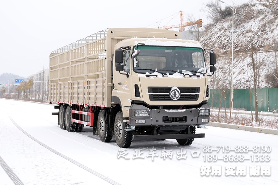 东风8x4仓栅车，东风平头一排半驾驶室，东风重型仓栅车，东风大承载力越野卡车，东风十二档变速卡车，东风420L油箱，仓栅运输车，大马力卡车