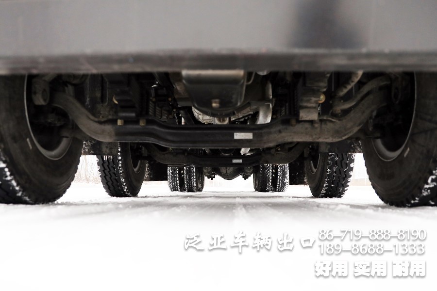 东风8x4仓栅车，东风平头一排半驾驶室，东风重型仓栅车，东风大承载力越野卡车，东风十二档变速卡车，东风420L油箱，仓栅运输车，大马力卡车