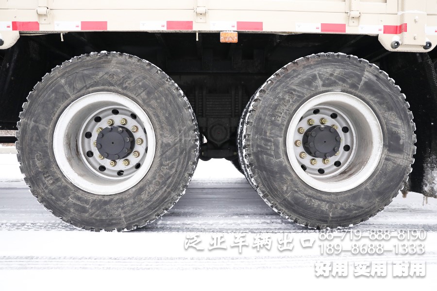 东风8x4仓栅车，东风平头一排半驾驶室，东风重型仓栅车，东风大承载力越野卡车，东风十二档变速卡车，东风420L油箱，仓栅运输车，大马力卡车