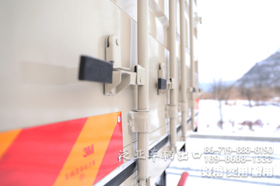 东风8x4仓栅车，东风平头一排半驾驶室，东风重型仓栅车，东风大承载力越野卡车，东风十二档变速卡车，东风420L油箱，仓栅运输车，大马力卡车