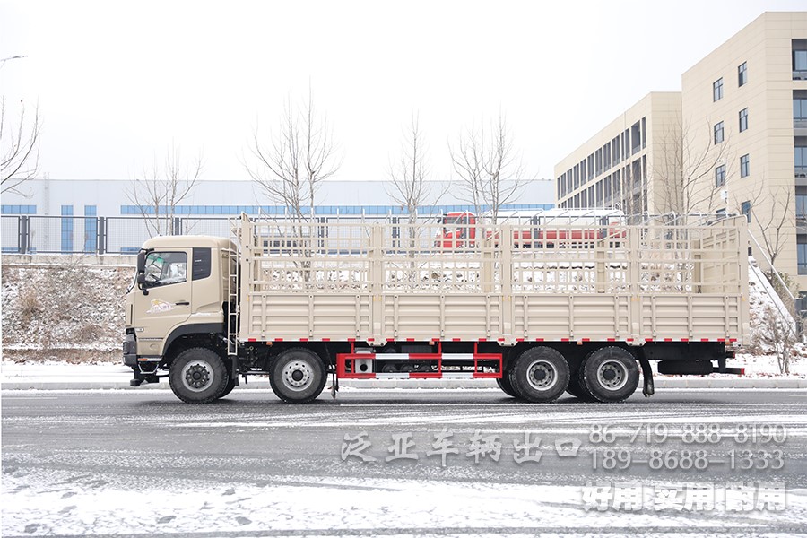 东风8x4仓栅车，东风平头一排半驾驶室，东风重型仓栅车，东风大承载力越野卡车，东风十二档变速卡车，东风420L油箱，仓栅运输车，大马力卡车
