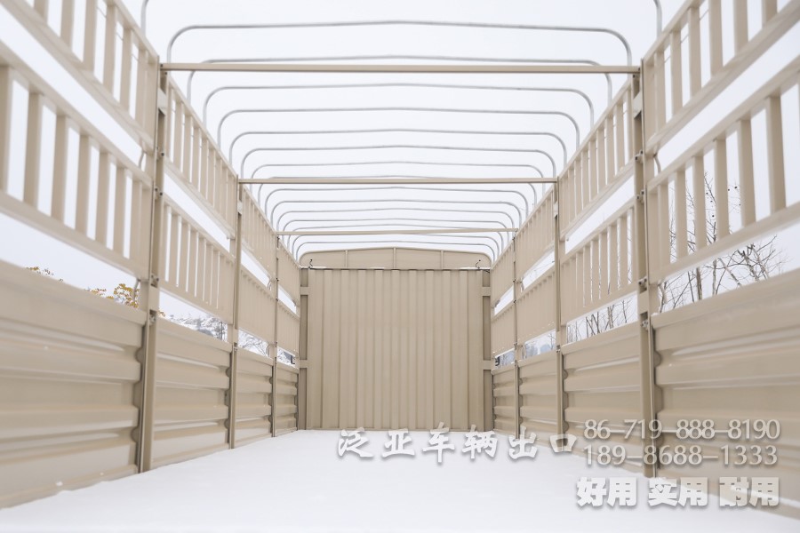 东风8x4仓栅车，东风平头一排半驾驶室，东风重型仓栅车，东风大承载力越野卡车，东风十二档变速卡车，东风420L油箱，仓栅运输车，大马力卡车