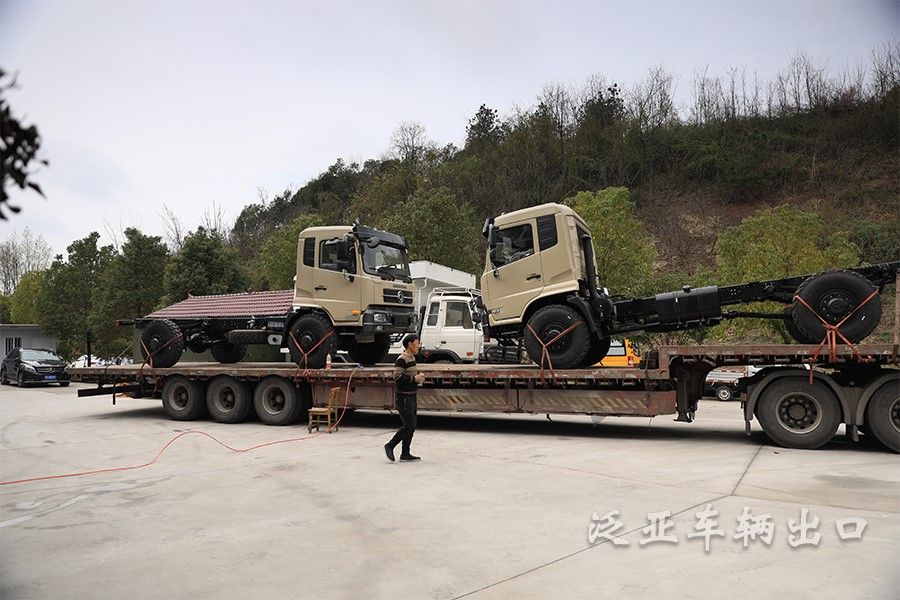 <strong> 东风四驱4x4全驱平头大马力越野运输车交付</strong>