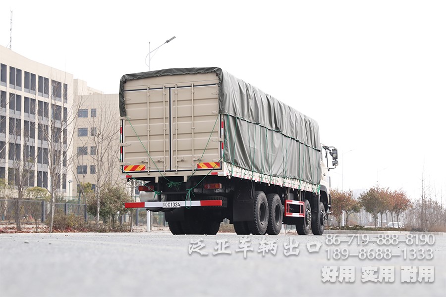 东风8x8，大马力仓栅车整车，450马力，手动十档越野专用运输车