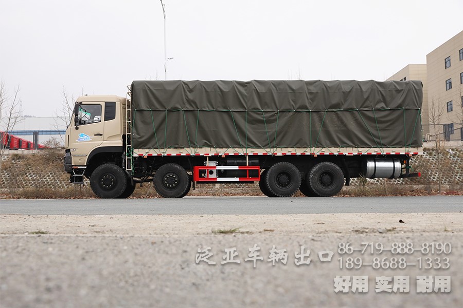 东风8x8，大马力仓栅车整车，450马力，手动十档越野专用运输车