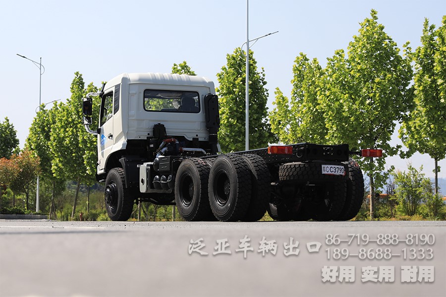 东风4x2，越野专用车底盘，190马力底盘