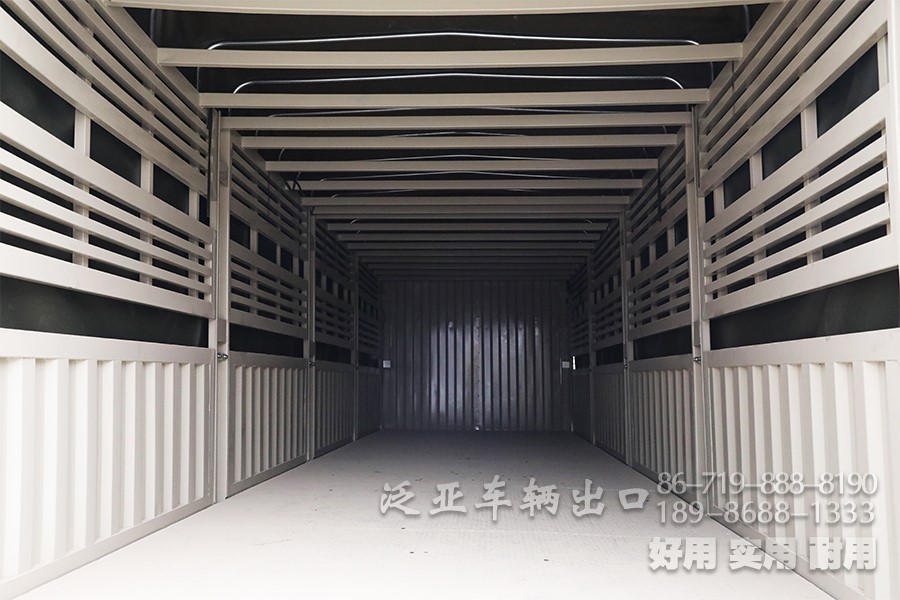 东风8x8，大马力仓栅车整车，450马力，手动十档越野专用运输车