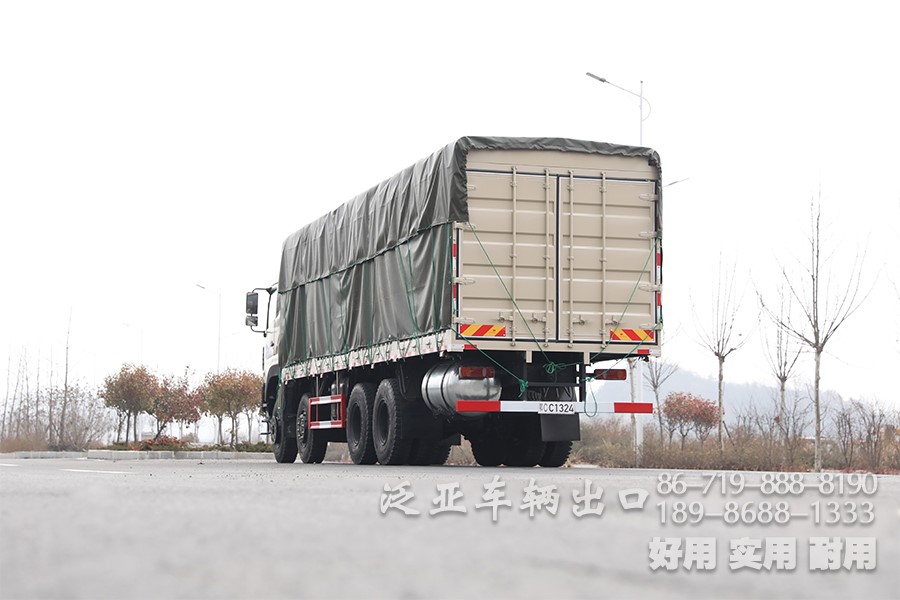 东风8x8，大马力仓栅车整车，450马力，手动十档越野专用运输车