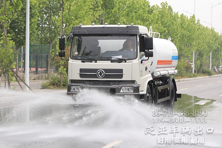 <strong>夏日拯救者 城市“搓澡工”</strong>