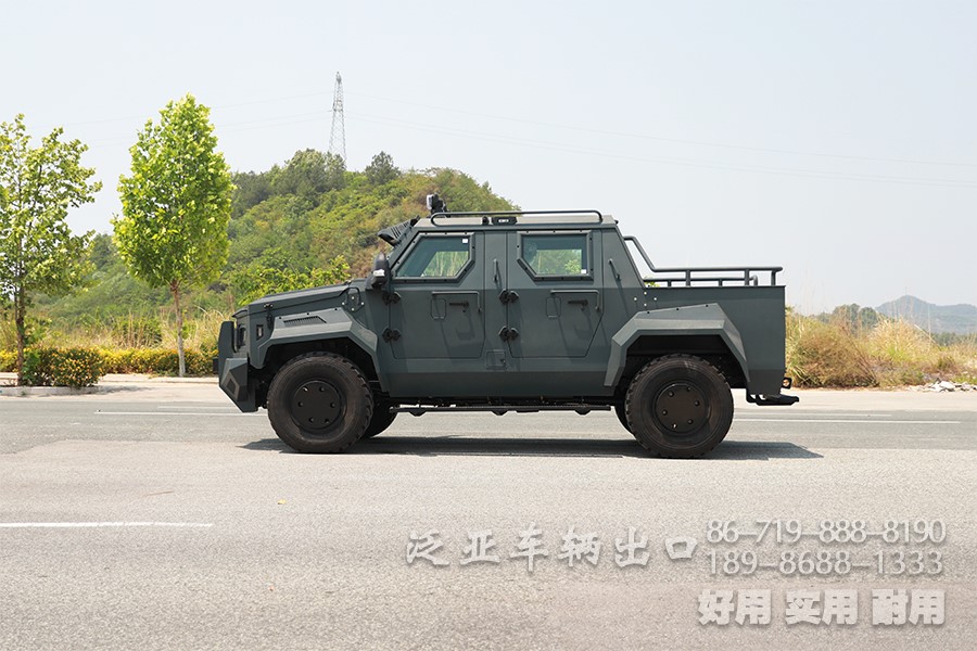 装甲车、皮卡车
